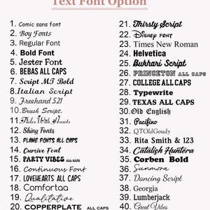 Puede incluir: Una lista de 40 opciones de fuentes de texto, mostradas en fuente negra sobre un fondo blanco. El t&iacute;tulo "Text Font Option" es de color marr&oacute;n claro. Cada fuente est&aacute; numerada y nombrada, incluyendo opciones como "Comic sans font" y "Great Vibes."