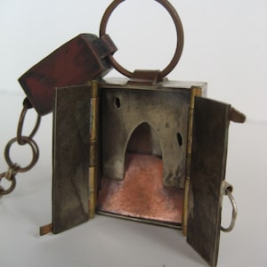 Labyrinthine Locket