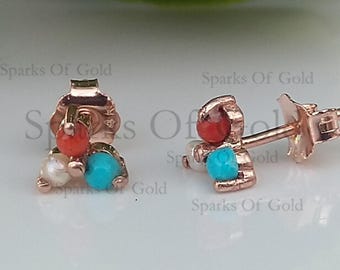 Pendientes de tres piezas en oro rosa de 14 quilates con perla, turquesa y coral.