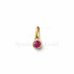 Delicado dije de rubí de 4 mm en oro de 14k, colgante minimalista con la piedra natal de julio.