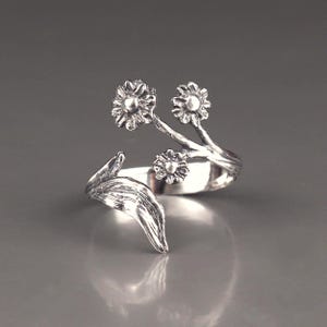 Sterling Silver Daisy Ring, Adjustable Floral Jewelry for Women, Dainty Flower Gift, Handmade Floral Boho Accessory