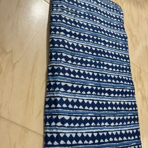 インディゴハンドブロックプリントコットン生地｜エスニック幾何学模様｜ドレスメイキング、クラフト、キルティングに最適なインドのブロックプリント素材。綿100%