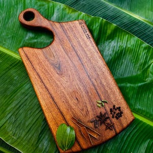WOODEN CHOPPING BOARD