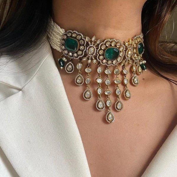 Conjunto de gargantilha verde Kundan polki vibrante.