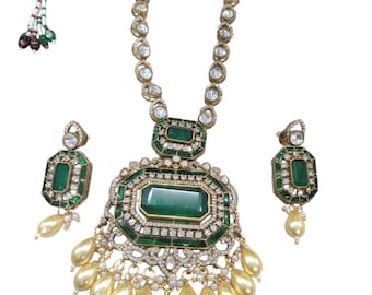 Luxurious kundan polki green doublet stone necklace .