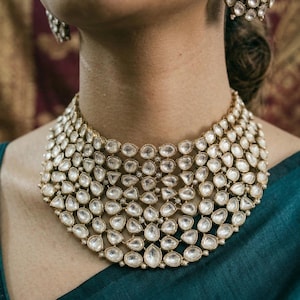 Kundan-chokerset: goudkleurige bruidssieraden