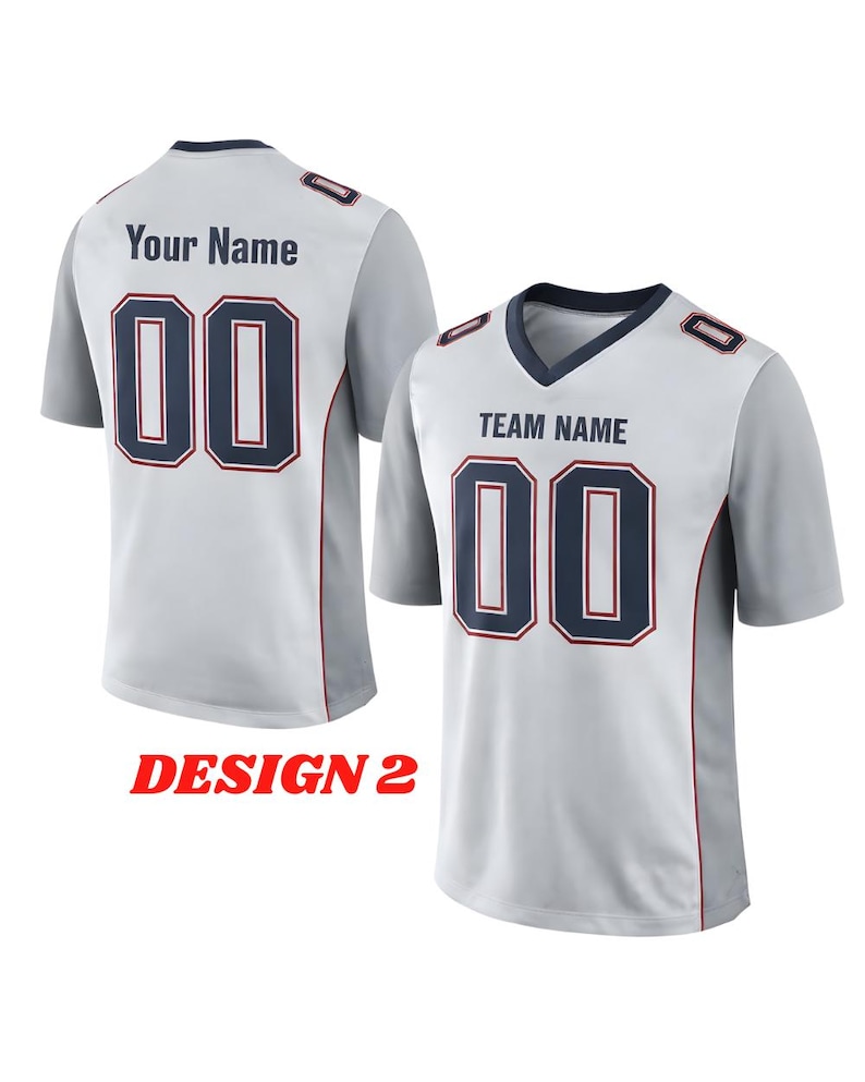 Puede incluir: Dos camisetas de f&uacute;tbol gris claro con el n&uacute;mero "00" en azul marino con un contorno rojo. Una camiseta tiene "Your Name" en la espalda, la otra tiene "TEAM NAME" en la parte delantera. El texto "DESIGN 2" tambi&eacute;n es visible.