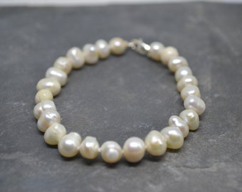 fresh water pearl bracelet, hand strung