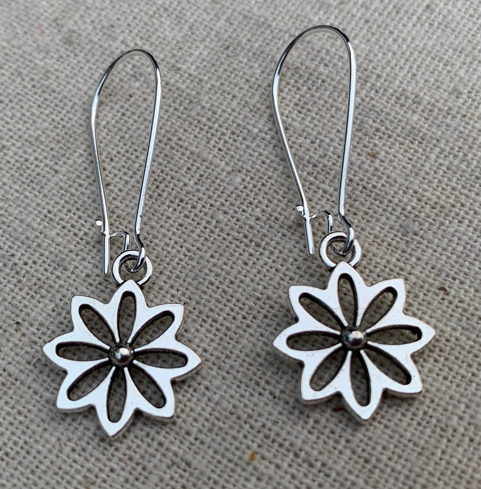 SALE Little Flower Earrings Dainty Flower Earrings Small Etsy