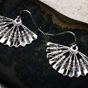 Silver Fan Earrings - Fan Dangle Earrings - Oriental Fan Earrings - Vintage Fan Earrings - Fan Jewelry Gifts - Gifts For Her - Gifts For Mom