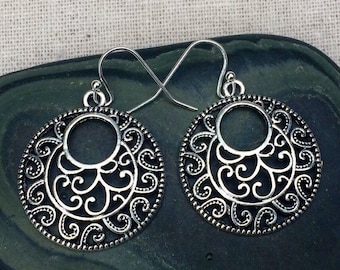 SALE - Boho Hoop Earrings - Bohemian Disc Earrings - Silver Filigree Earrings - Everyday Silver Jewelry - Unique Silver Vine Earrings -