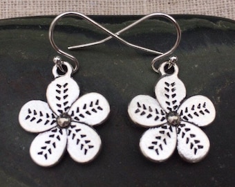 SALE - Silver Flower Earrings - Folk Flower Earrings - Mod Flower Earrings - Everyday Flower Earrings - Silver Botanical Earrings