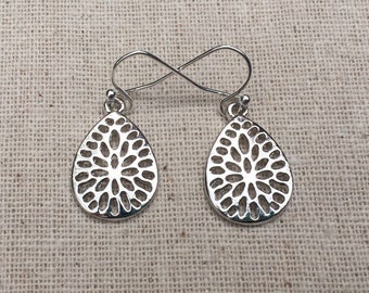 軽量ダングルイヤリング シンプルなイヤリング シルバーティアドロップピアス 女性用　並行輸入品 ティアドロップ イヤリング シルバーの通販