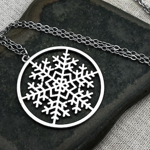 Collana fiocco di neve - Ciondolo fiocco di neve - Gioielli fiocco di neve - Collana invernale - Collana per le feste - Collana di Natale - Babbo Natale segreto
