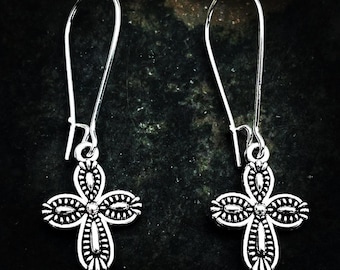 Sierlijke kruisoorbellen - zilveren kruisoorbellen - kruis hangoorbellen - kleine kruisoorbellen - kruis sieraden geschenken - religieuze cadeaus voor haar