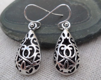 SALE - Silver Bali Drop Earrings - Bohemian Earrings - Silver Filigree Earrings - Simple Everyday Silver Earrings