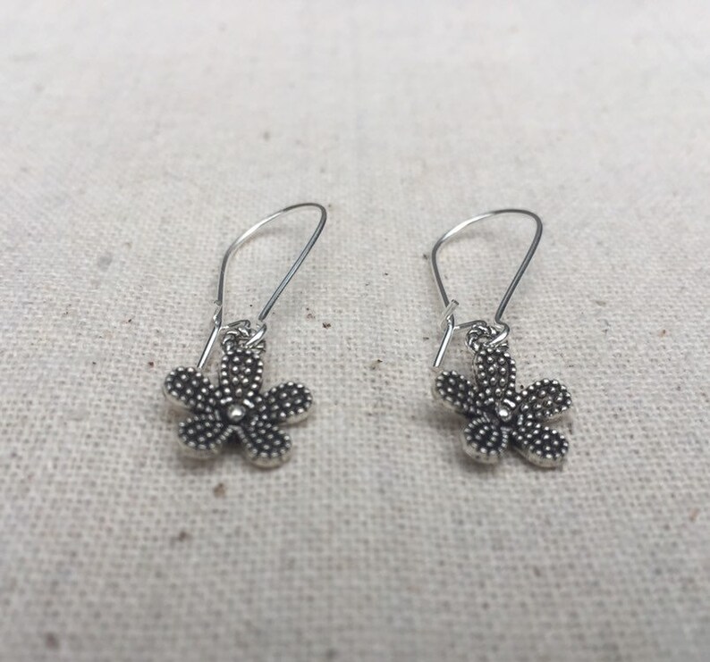 Dainty flower earrings Clearance