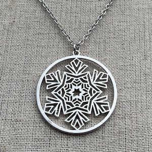 Collana fiocco di neve - Ciondolo fiocco di neve - Gioielli fiocco di neve - Collana invernale - Collana festiva - Collana natalizia - Regali di Babbo Natale segreto