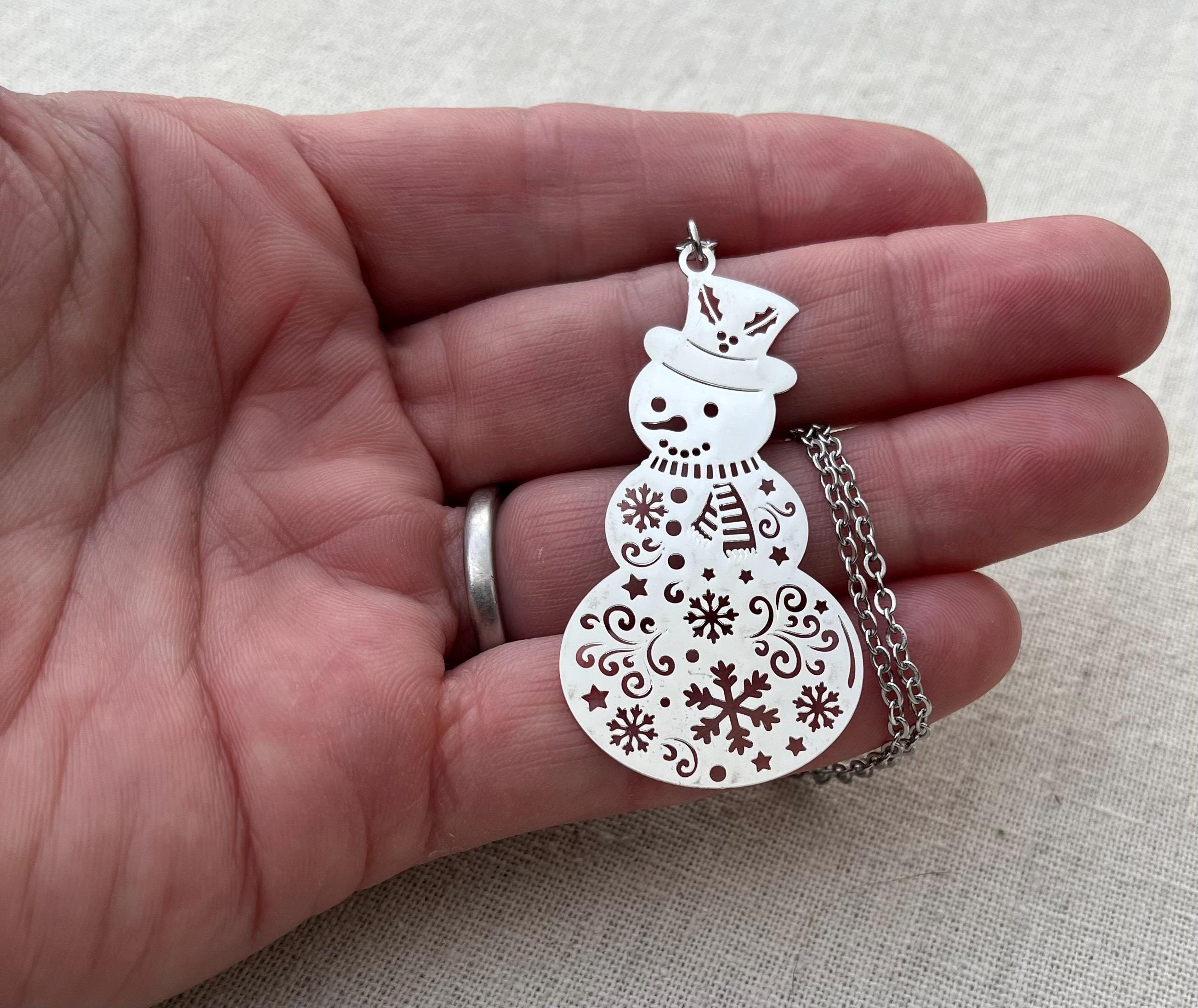 Collana con pupazzo di neve placcata in oro: gioielli invernali in