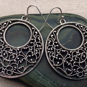Orecchini a cerchio in filigrana - Orecchini pendenti Boho - Orecchini a cerchio grandi - Grandi orecchini a cerchio Boho - Regali per lei - Orecchini a cerchio barocchi vintage