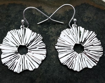 Wavy Disc Earrings - Modern Silver Earrings - Silver Geometric Earrings - Modern Circle Earrings - Minimalist Silver Earrings - Mod Earrings