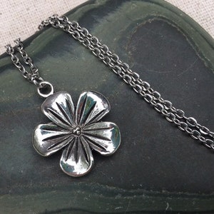 Silver Hibiscus Necklace - Hawaiian Flower Necklace - Hibiscus Jewelry Gifts - Gifts For Her - Dainty Flower Necklace - Hibiscus Flower Gift