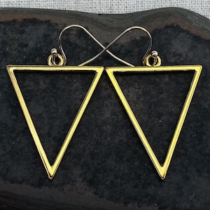 Gold Dreieck Ohrringe - Geometrische Gold Ohrringe - Dreieck Ohrringe - Minimalistische Gold Ohrringe - Moderne Gold Ohrringe - Gold Schmuck