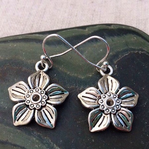 SALE - Silver Flower Earrings - Flower Jewelry Gifts - Botanical Silver Earrings - Everyday Floral Earrings - Simple Floral Jewelry