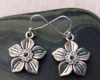 SALE - Silver Flower Earrings - Flower Jewelry Gifts - Botanical Silver Earrings - Everyday Floral Earrings - Simple Floral Jewelry