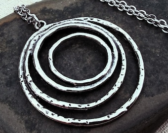Collar de plata con múltiples círculos - Collar de círculos estilo boho - Collar con colgante de círculo de plata - Collar de plata moderno - Collar geométrico de plata