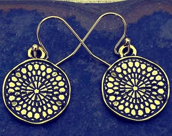 Boucles d'oreilles disque délicates - Boucles d'oreilles modernes en or - Boucles d'oreilles cercle en or - Boucles d'oreilles rondes en or - Boucles d'oreilles géométriques dorées - Boucles d'oreilles bohèmes dorées