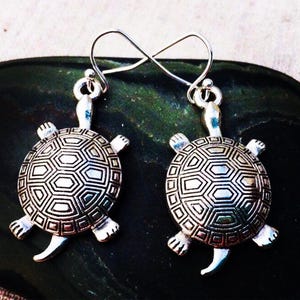 Pendientes grandes de tortuga - Pendientes colgantes de tortuga - Pendientes de tortuga de plata - Regalos de joyería de tortuga - Regalos de tortuga para ella - Pendientes grandes de tortuga