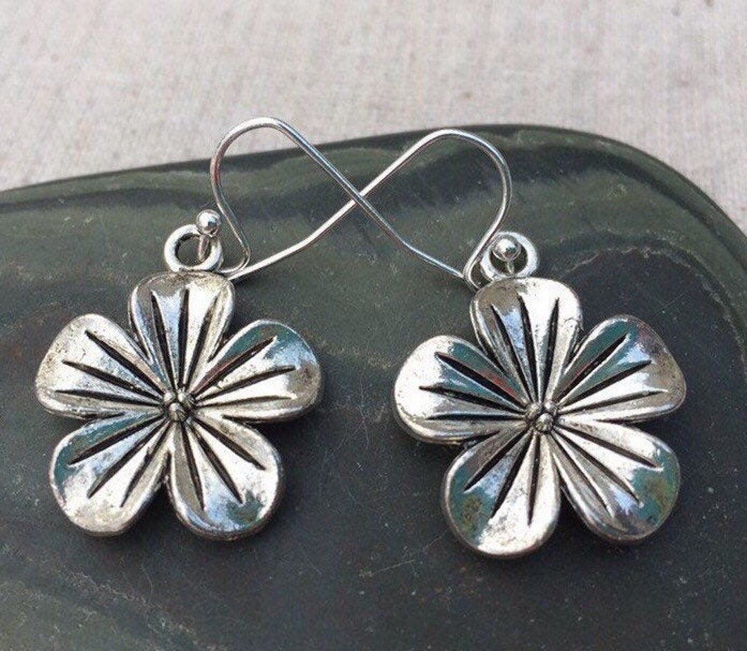 Hibiscus Earring main image 0