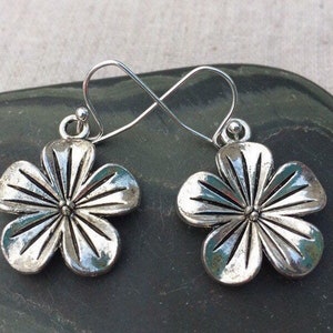 SALE - Silver Hibiscus Earrings - Silver Flower Earrings - Everyday Flower Earrings - Flower Jewelry Gifts - Simple Flower Earrings