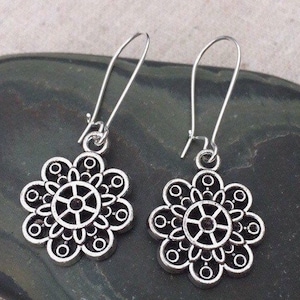 SALE - Cutout flower Earrings - Silver Bohemian Earrings - Boho Flower Earrings - Flower Filigree Earrings