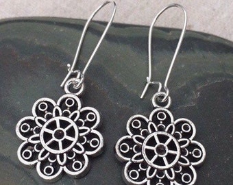 SALE - Cutout flower Earrings - Silver Bohemian Earrings - Boho Flower Earrings - Flower Filigree Earrings