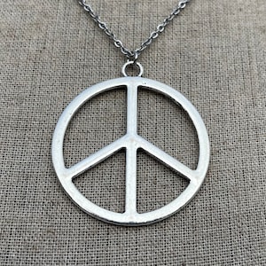 Große Peace Zeichen Halskette - Silber Peace Halskette - Statement Peace Zeichen Halskette - Peace Zeichen Schmuck - Peace Zeichen Geschenke - Geschenke für Sie