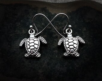 Hangoorbellen zeeschildpad - zilveren oorbellen zeeschildpad - sierlijke oorbellen zeeschildpad - zeeschildpad sieraden geschenken - zeeschildpad cadeaus voor haar