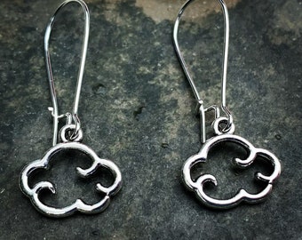 Pendientes de nube de plata - Pendientes colgantes de nube - Pendientes de nube delicados - Pendientes de nube pequeños - Regalos de joyería de nube - Regalos de nube para ella