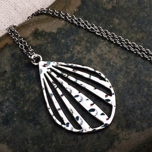 Collier pendentif géométrique - Collier pendentif martelé - Collier en argent moderne - Collier minimaliste en argent - Bijoux modernes - Cadeau pour elle