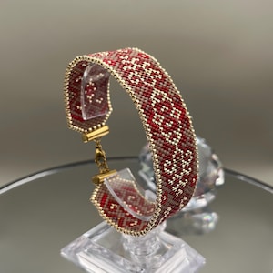 Patrón de brazalete de cuentas rojo rubí: Tutorial de punto peyote (PDF)