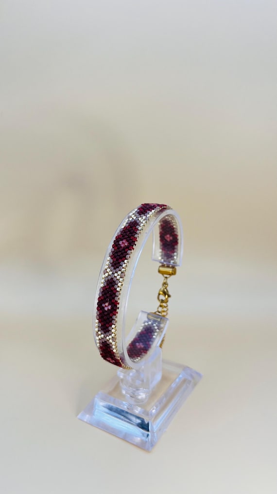 beaded jewelry design  peyote bracelet patterns in odd count technique PDF pattern download