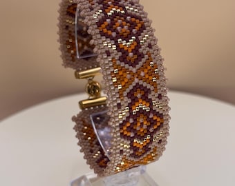 Beaded Cuff Bracelet with Picot Edge – Handwoven Miyuki Delica Design in Beige & Gold
