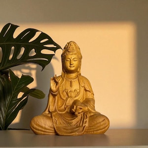 Wooden Guanyin Statue – Hand-Carved Kwan Yin Bodhisattva Sculpture – Solid Wood Goddess of Mercy – Buddhist Altar Decor