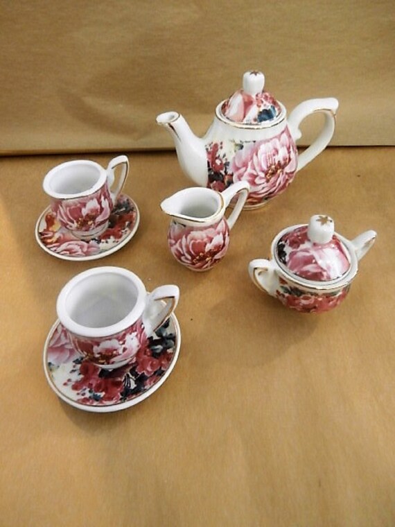 the queen's treasures tea set