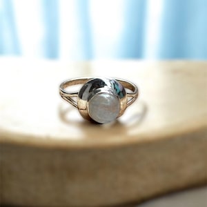 Natural Rainbow Moonstone Round 925 Sterling Silver Ring June Birthstone Ring Handmade Boho  Ring Dainty Stacking Gemstone Gift for Her