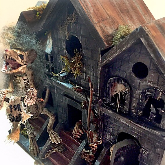 horror doll house