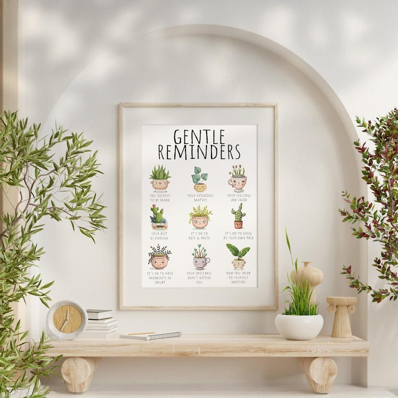 Puede incluir: Un cartel enmarcado con las palabras "Gentle Reminders" e ilustraciones de plantas en macetas. El cartel incluye afirmaciones como "Mereces ser escuchado" y "Tus sentimientos son v&aacute;lidos."