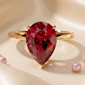 Anillo de moissanita con rubí de 2 quilates y talla pera, anillo de oro con forma de pera, anillo de compromiso solitario, anillo color granate, regalo minimalista para ella.