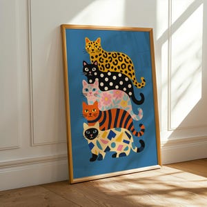 Illustrazione di una pila di gatti colorati - Stampa artistica da parete con gatti geometrici e motivi moderni